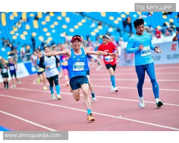 西安城市马拉松精彩回顾街舞队展现速度与激情的完美结合